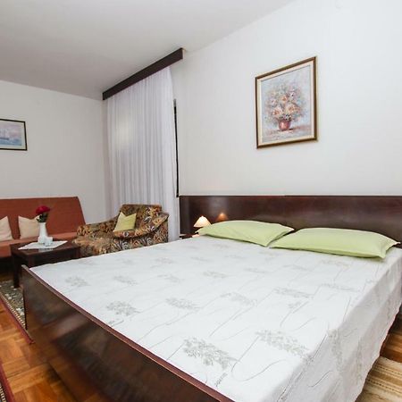 Apartmani Janja โปเรช ภายนอก รูปภาพ