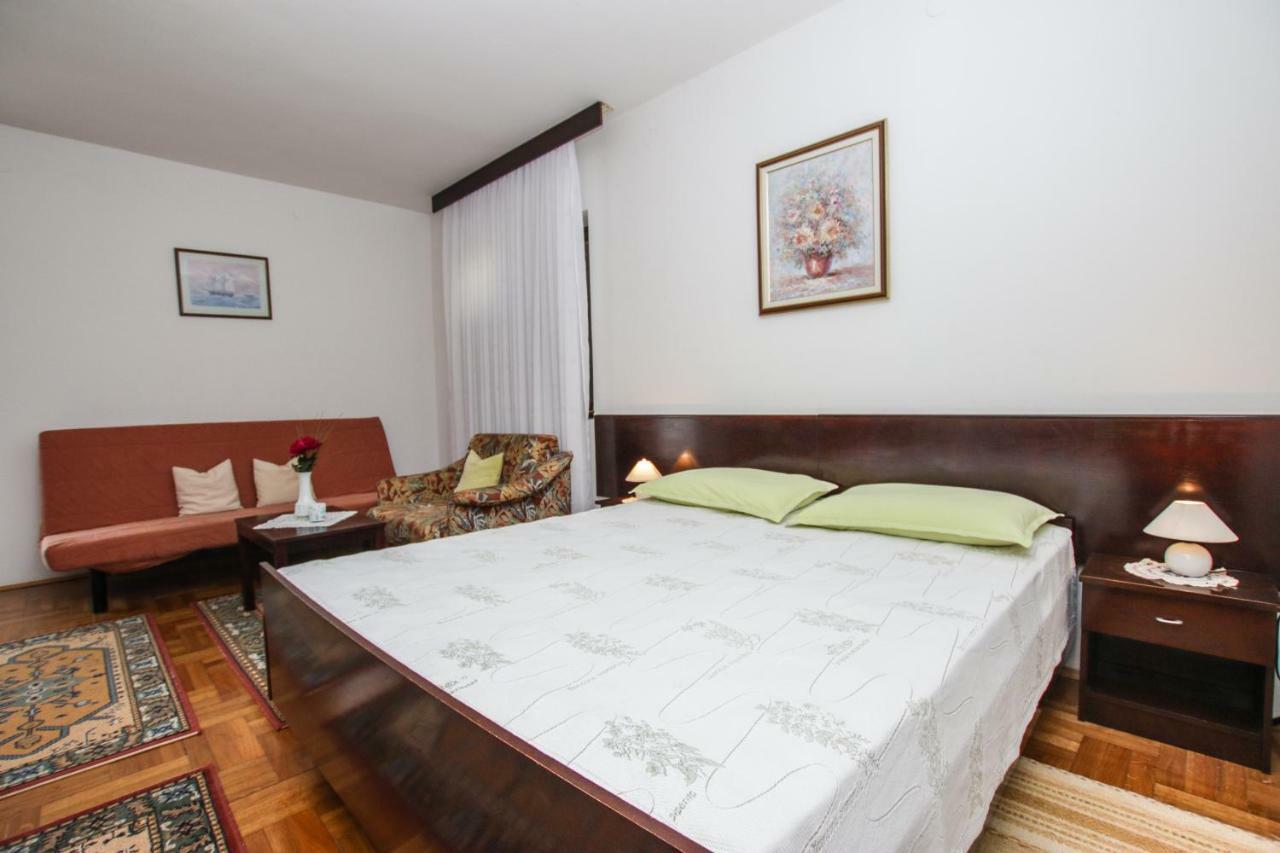 Apartmani Janja โปเรช ภายนอก รูปภาพ
