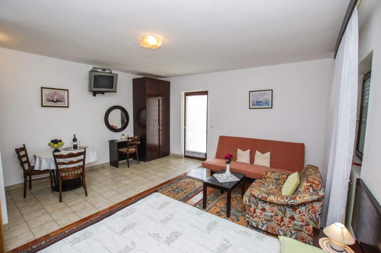 Apartmani Janja โปเรช ภายนอก รูปภาพ