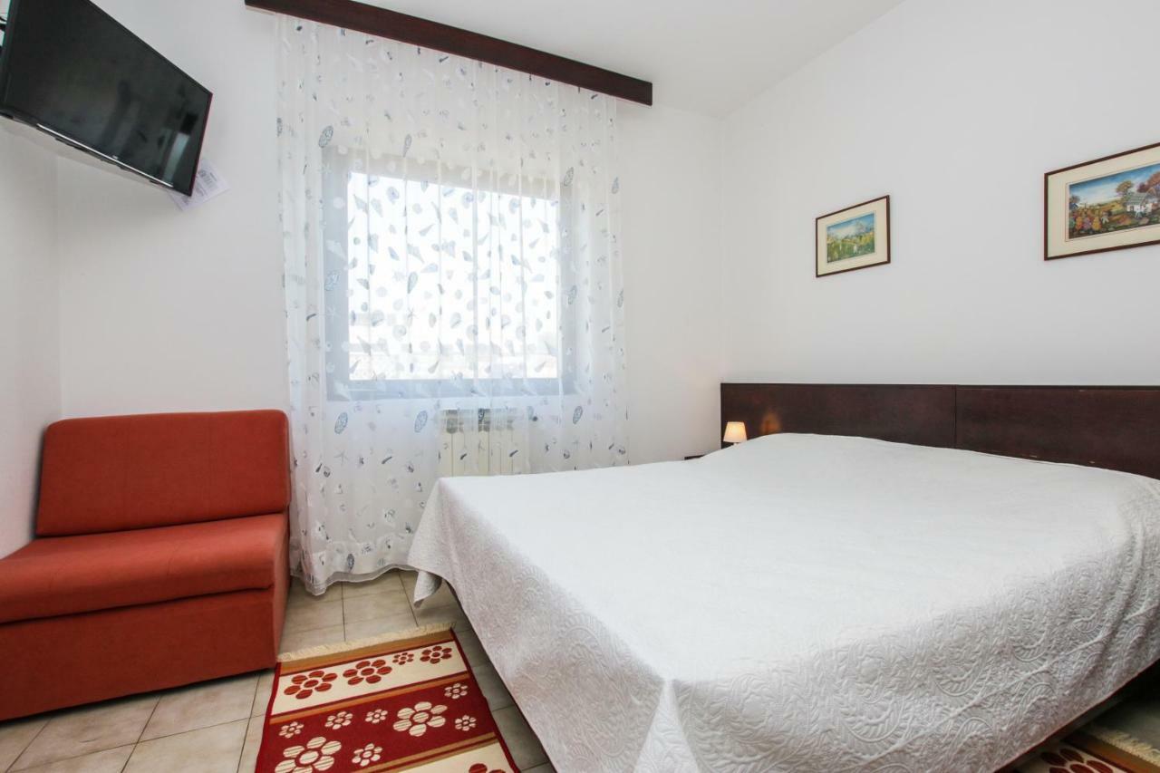 Apartmani Janja โปเรช ภายนอก รูปภาพ