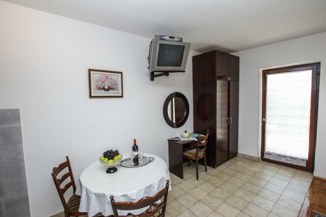Apartmani Janja โปเรช ภายนอก รูปภาพ
