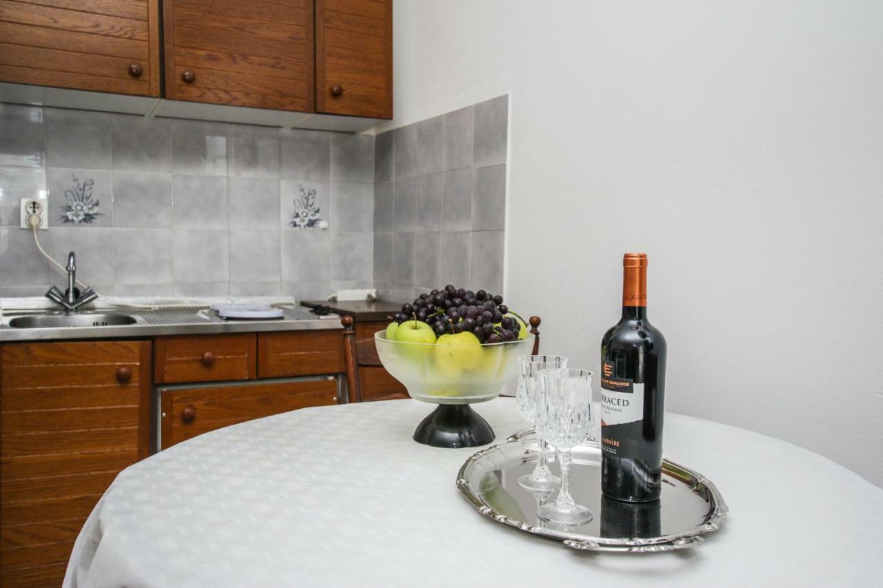 Apartmani Janja โปเรช ภายนอก รูปภาพ